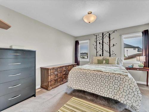 16 Terrace Road Ne, Medicine Hat, AB - Indoor Photo Showing Bedroom