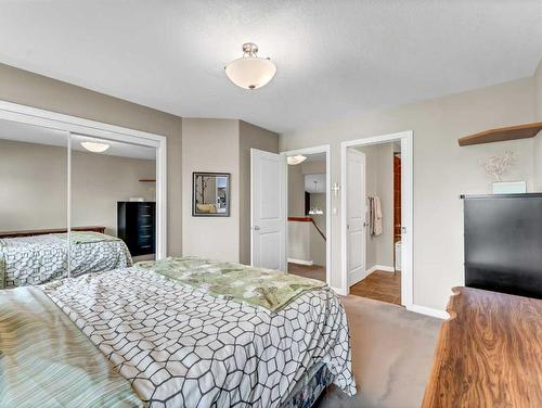 16 Terrace Road Ne, Medicine Hat, AB - Indoor Photo Showing Bedroom