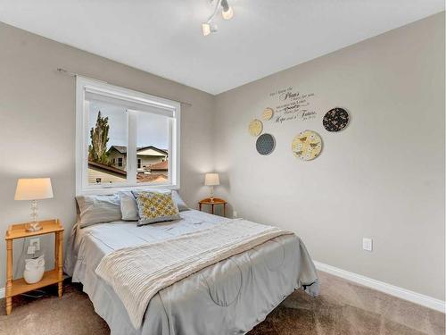 16 Terrace Road Ne, Medicine Hat, AB - Indoor Photo Showing Bedroom