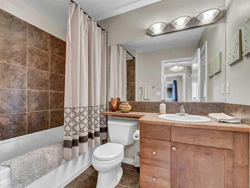 16 Terrace Road Ne, Medicine Hat, AB - Indoor Photo Showing Bathroom