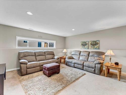 16 Terrace Road Ne, Medicine Hat, AB - Indoor Photo Showing Living Room