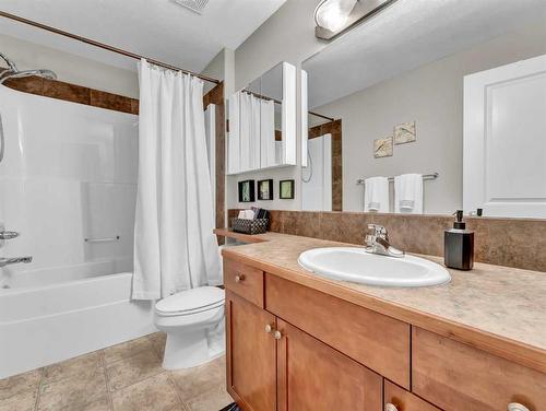 16 Terrace Road Ne, Medicine Hat, AB - Indoor Photo Showing Bathroom