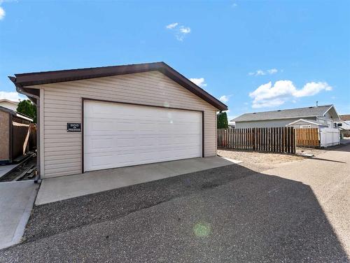 16 Terrace Road Ne, Medicine Hat, AB - Outdoor With Exterior