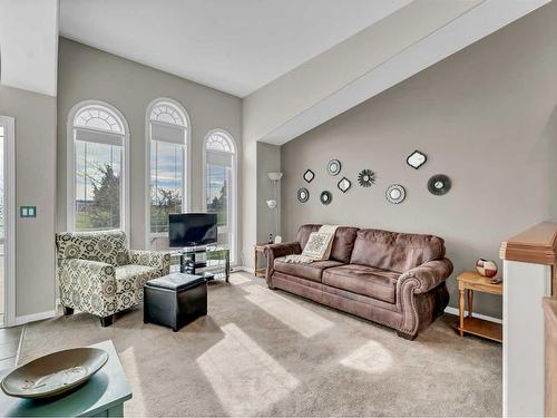 16 Terrace Road Ne, Medicine Hat, AB - Indoor Photo Showing Living Room