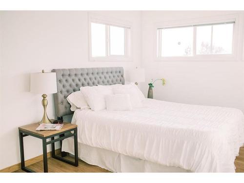 4601 55 Street, Stettler, AB - Indoor Photo Showing Bedroom