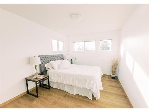 4601 55 Street, Stettler, AB - Indoor Photo Showing Bedroom