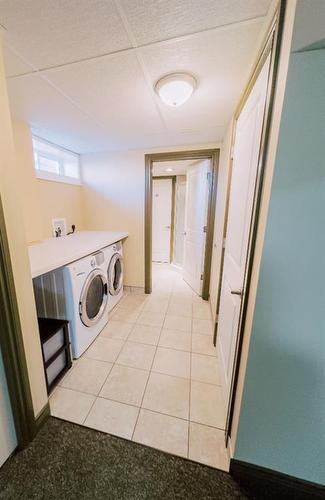 4601 55 Street, Stettler, AB - Indoor Photo Showing Laundry Room