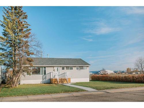 4601 55 Street, Stettler, AB - Outdoor