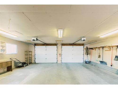 4601 55 Street, Stettler, AB - Indoor Photo Showing Garage