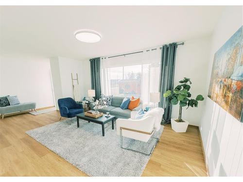 4601 55 Street, Stettler, AB - Indoor Photo Showing Living Room