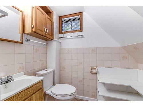 1001 Yuill Street Se, Medicine Hat, AB - Indoor Photo Showing Bathroom