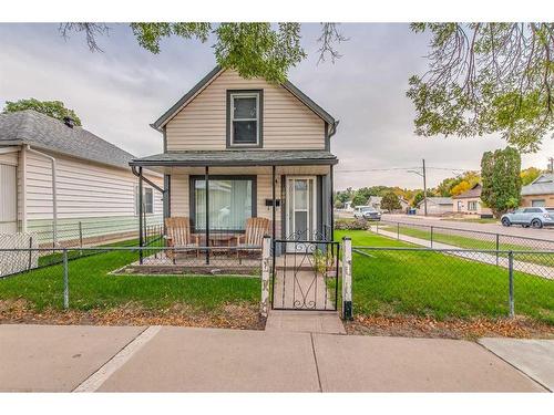 1001 Yuill Street Se, Medicine Hat, AB - Outdoor With Deck Patio Veranda