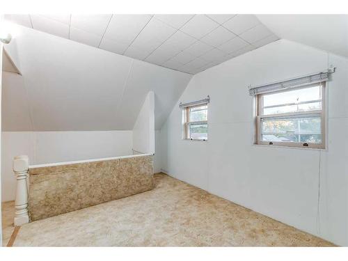 1001 Yuill Street Se, Medicine Hat, AB - Indoor Photo Showing Other Room