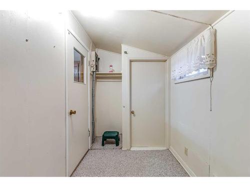 1001 Yuill Street Se, Medicine Hat, AB - Indoor Photo Showing Other Room