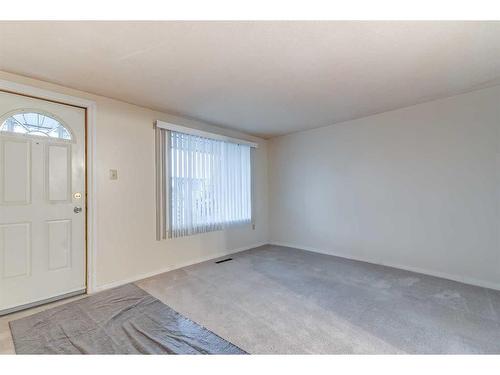 1001 Yuill Street Se, Medicine Hat, AB - Indoor Photo Showing Other Room