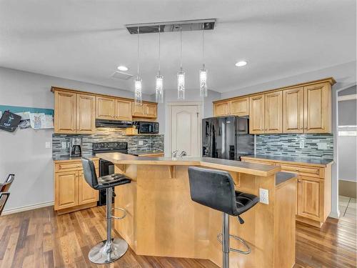 38 Sunwood Place Sw, Medicine Hat, AB - Indoor Photo Showing Kitchen