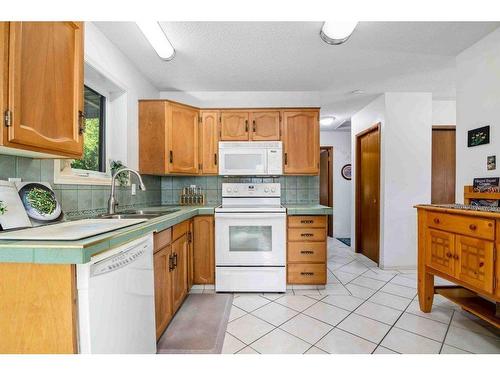 242 Carry Drive Se, Medicine Hat, AB - Indoor Photo Showing Kitchen With Double Sink