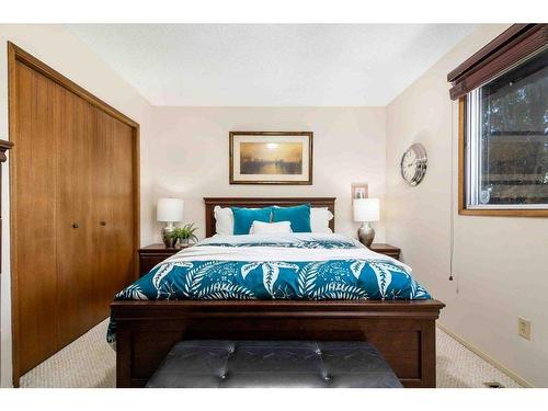 242 Carry Drive Se, Medicine Hat, AB - Indoor Photo Showing Bedroom