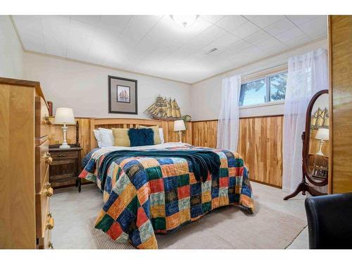 242 Carry Drive Se, Medicine Hat, AB - Indoor Photo Showing Bedroom