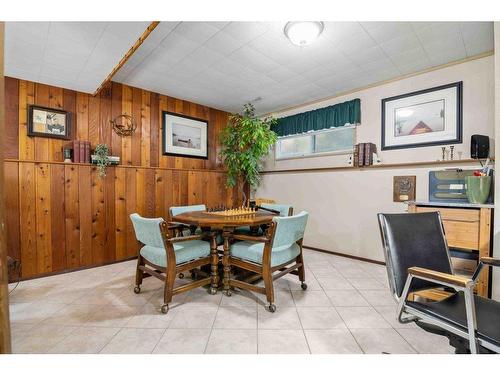 242 Carry Drive Se, Medicine Hat, AB - Indoor Photo Showing Dining Room