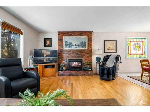 242 Carry Drive Se, Medicine Hat, AB - Indoor Photo Showing Living Room With Fireplace