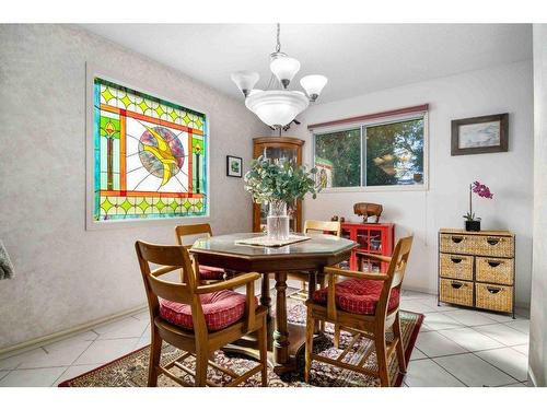 242 Carry Drive Se, Medicine Hat, AB - Indoor Photo Showing Dining Room