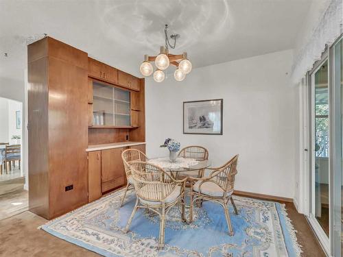 302 Cambridge Street Se, Medicine Hat, AB - Indoor Photo Showing Dining Room