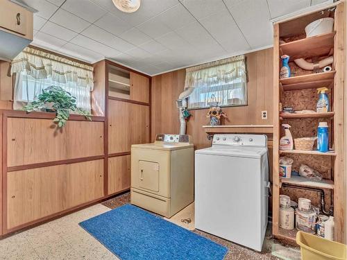 302 Cambridge Street Se, Medicine Hat, AB - Indoor Photo Showing Laundry Room