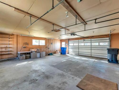 302 Cambridge Street Se, Medicine Hat, AB - Indoor Photo Showing Garage