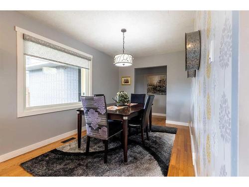 159B 2 Street Ne, Medicine Hat, AB - Indoor Photo Showing Dining Room