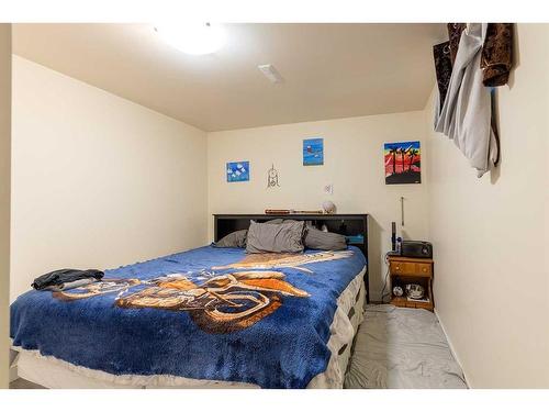 159B 2 Street Ne, Medicine Hat, AB - Indoor Photo Showing Bedroom