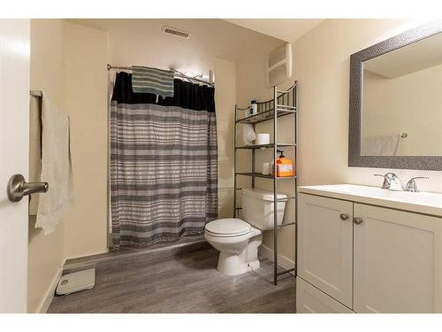 159B 2 Street Ne, Medicine Hat, AB - Indoor Photo Showing Bathroom