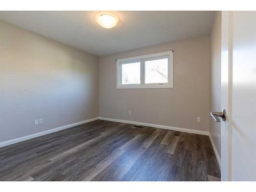 159B 2 Street Ne, Medicine Hat, AB - Indoor Photo Showing Other Room