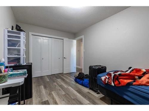 159B 2 Street Ne, Medicine Hat, AB - Indoor Photo Showing Bedroom