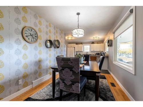 159B 2 Street Ne, Medicine Hat, AB - Indoor Photo Showing Dining Room