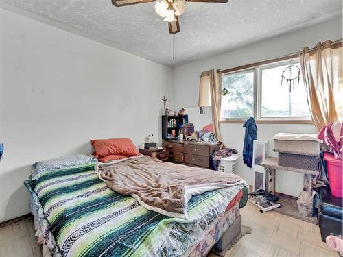 652 Industrial Avenue Se, Medicine Hat, AB - Indoor Photo Showing Bedroom