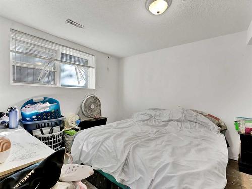 652 Industrial Avenue Se, Medicine Hat, AB - Indoor Photo Showing Bedroom