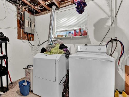 652 Industrial Avenue Se, Medicine Hat, AB - Indoor Photo Showing Laundry Room