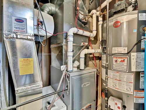 652 Industrial Avenue Se, Medicine Hat, AB - Indoor Photo Showing Basement