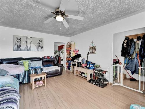 652 Industrial Avenue Se, Medicine Hat, AB - Indoor Photo Showing Bedroom