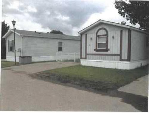 1-72 1St Street East, Oyen, AB 