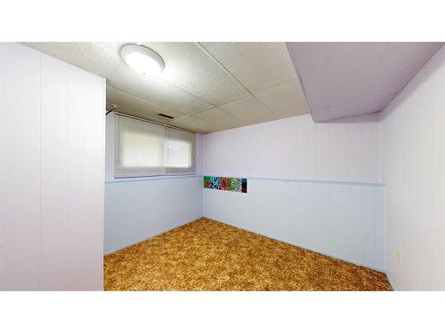 144 Seven Persons Crescent Sw, Medicine Hat, AB - Indoor Photo Showing Other Room