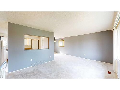 144 Seven Persons Crescent Sw, Medicine Hat, AB - Indoor Photo Showing Other Room