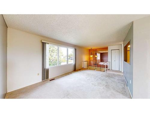 144 Seven Persons Crescent Sw, Medicine Hat, AB - Indoor