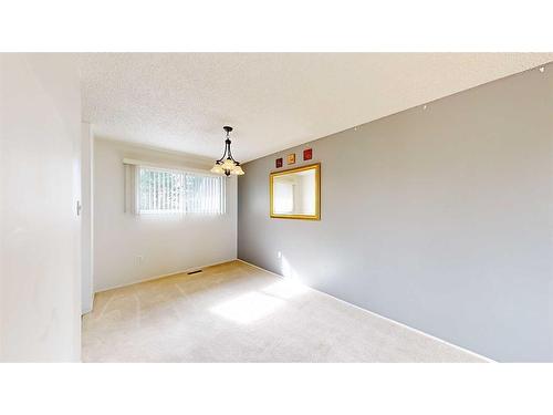 144 Seven Persons Crescent Sw, Medicine Hat, AB - Indoor Photo Showing Other Room