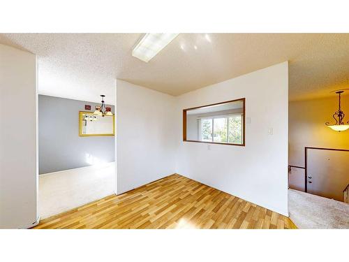 144 Seven Persons Crescent Sw, Medicine Hat, AB - Indoor Photo Showing Other Room