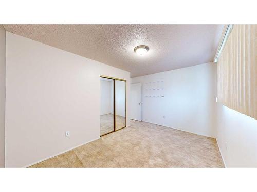 144 Seven Persons Crescent Sw, Medicine Hat, AB - Indoor Photo Showing Other Room