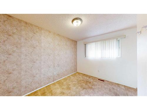 144 Seven Persons Crescent Sw, Medicine Hat, AB - Indoor Photo Showing Other Room