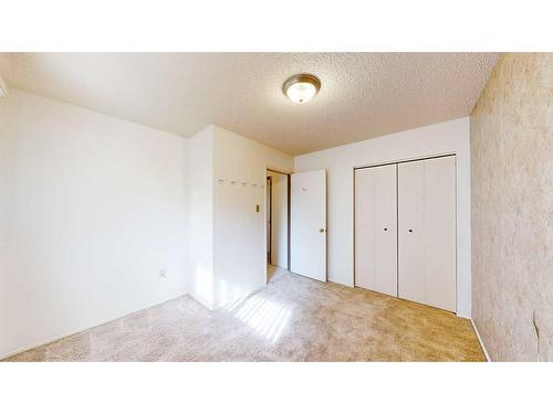 144 Seven Persons Crescent Sw, Medicine Hat, AB - Indoor Photo Showing Other Room