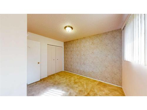 144 Seven Persons Crescent Sw, Medicine Hat, AB - Indoor Photo Showing Other Room